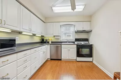 545 Trinity Pl, Westfield, NJ 07090 - Photo 8