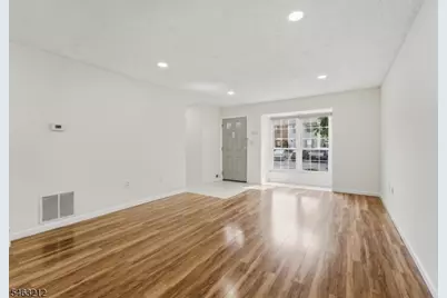 543 Manchester Ct, Piscataway Township, NJ 08854 - Photo 10