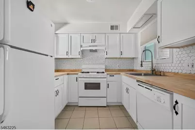 233 Spruce Ct, Raritan Township, NJ 08822 - Photo 8