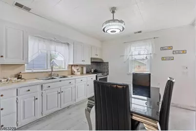18 W Grochowiak St, South River, NJ 08882 - Photo 12