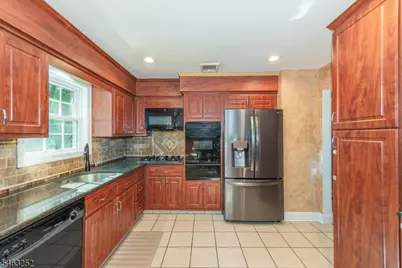 33 Lakeside Ave, Bloomingdale, NJ 07403 - Photo 12