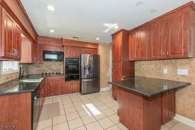 33 Lakeside Ave, Bloomingdale, NJ 07403 - Photo 10