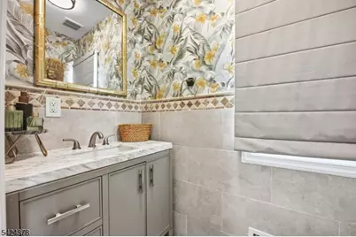 301 Roosevelt Ave, Hasbrouck Heights, NJ 07604 - Photo 28