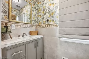 301 Roosevelt Ave, Hasbrouck Heights, NJ 07604 - Photo 28