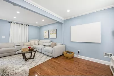 301 Roosevelt Ave, Hasbrouck Heights, NJ 07604 - Photo 4