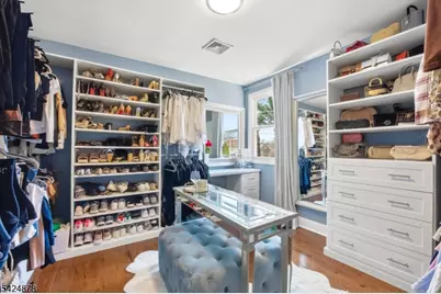 301 Roosevelt Ave, Hasbrouck Heights, NJ 07604 - Photo 8