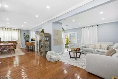 301 Roosevelt Ave, Hasbrouck Heights, NJ 07604 - Photo 2