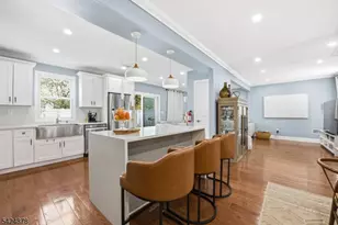 301 Roosevelt Ave, Hasbrouck Heights, NJ 07604 - Photo 6