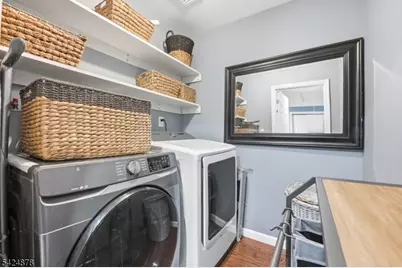 301 Roosevelt Ave, Hasbrouck Heights, NJ 07604 - Photo 22