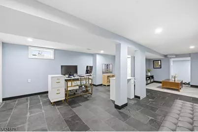 301 Roosevelt Ave, Hasbrouck Heights, NJ 07604 - Photo 12