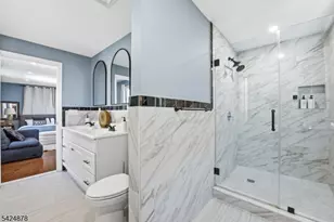 301 Roosevelt Ave, Hasbrouck Heights, NJ 07604 - Photo 16