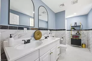 301 Roosevelt Ave, Hasbrouck Heights, NJ 07604 - Photo 10