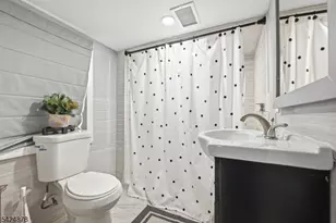 301 Roosevelt Ave, Hasbrouck Heights, NJ 07604 - Photo 26