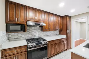 32 Chelsea Way, Bridgewater Twp., NJ 08807 - Photo 8
