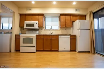 112 Bluebird Dr #A, Hillsborough Township, NJ 08844 - Photo 4