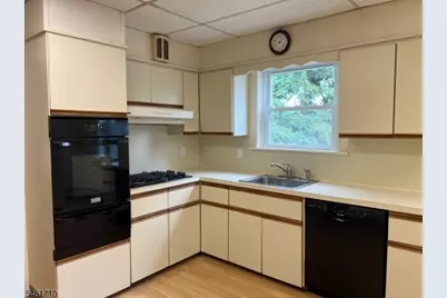 15 Sherman Pl, Morristown, NJ 07960 - Photo 6