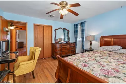 844 Lakeshore Dr, Aberdeen Township, NJ 07735 - Photo 8