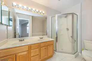 102 Lakeview Ct, Pompton Lakes, NJ 07442 - Photo 18