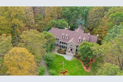 23 Charlotte Hill Dr, Bernardsville, NJ 07924 - Photo 2