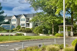 1133 Waterford Dr, Edison, NJ 08817 - Photo 2