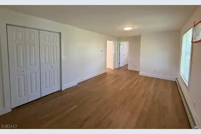 391 Hollywood Ave, Fairfield, NJ 07004 - Photo 4