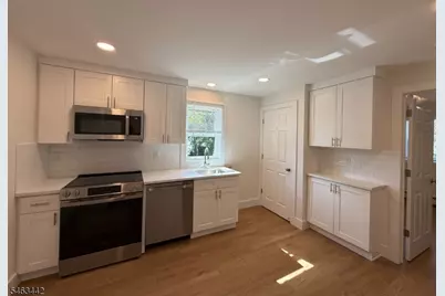 391 Hollywood Ave, Fairfield, NJ 07004 - Photo 2