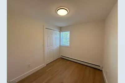 391 Hollywood Ave, Fairfield, NJ 07004 - Photo 6