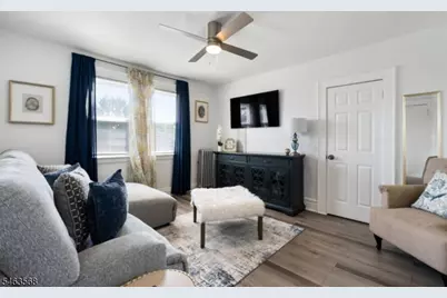 21 Huntington Ter, Newark, NJ 07112 - Photo 2