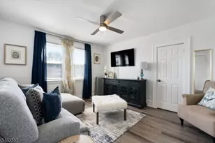21 Huntington Terrace, Newark, NJ 07112 - Photo 2