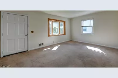 8 Tyler Ct, Clifton, NJ 07012 - Photo 4