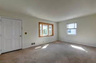 8 Tyler Ct, Clifton, NJ 07012 - Photo 4