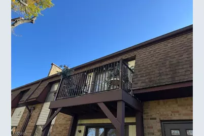 910 N Oaks Blvd, North Brunswick Township, NJ 08902 - Photo 2