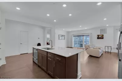 11 Veterans Way #121, Morris Plains, NJ 07950 - Photo 22