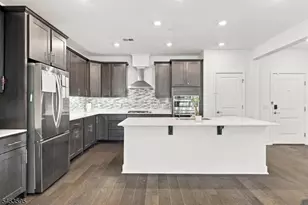 11 Veterans Wy, Morris Plains, NJ 07950 - Photo 18