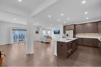 11 Veterans Way #121, Morris Plains, NJ 07950 - Photo 2
