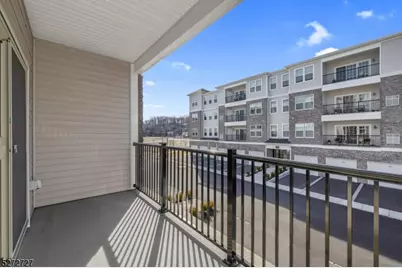 11 Veterans Way #121, Morris Plains, NJ 07950 - Photo 4