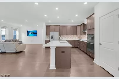 11 Veterans Way #121, Morris Plains, NJ 07950 - Photo 6