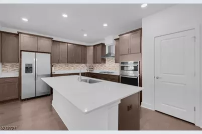 11 Veterans Way #121, Morris Plains, NJ 07950 - Photo 8