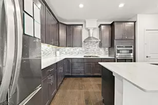 11 Veterans Wy, Morris Plains, NJ 07950 - Photo 20