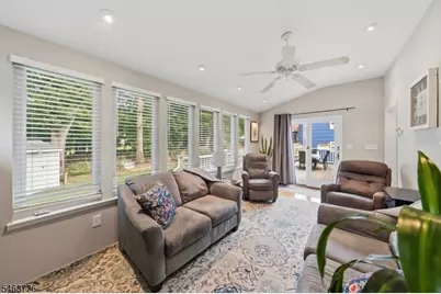 373 Plymouth Rd, Union Township, NJ 07083 - Photo 10
