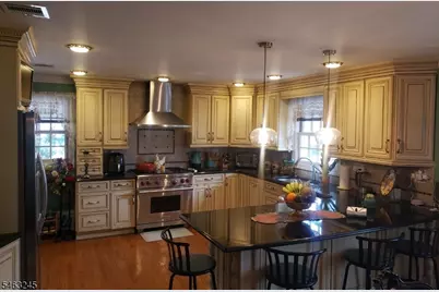 111 W Munsell Ave, Linden, NJ 07036 - Photo 10