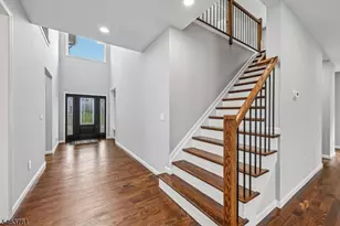 8 Chamberlain Ln, Mount Olive, NJ 07828 - Photo 4