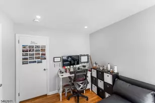 738 County Rd 579, Raritan Township, NJ 08822 - Photo 18