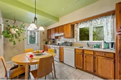 239 Magie Ave, Roselle Park, NJ 07204 - Photo 8