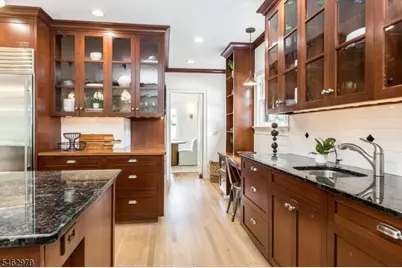 121 Christopher St, Montclair, NJ 07042 - Photo 14
