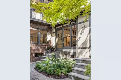 121 Christopher St, Montclair, NJ 07042 - Photo 38