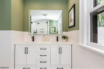 121 Christopher St, Montclair, NJ 07042 - Photo 28