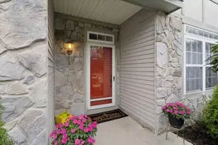 6 Harvard Cir, Montgomery Township, NJ 08540 - Photo 2