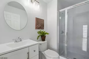 26 Seton Hall Dr, Newark, NJ 07103 - Photo 18