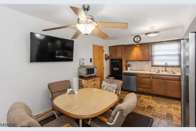 164 Page St, Elmwood Park, NJ 07407 - Photo 8